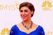 Takto rapovala Mayim Bialik na začátku herecké kariéry. Od dob natáčení seriálu Kvítko se téměř nezměnila Takto rapovala Mayim Bialik na začátku herecké kariéry. Od dob natáčení seriálu Kvítko se téměř nezměnila