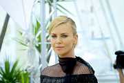 Charlize Theron slaví narozeniny. První žena z jihoafrické republiky, která získala Oscara za "nejzrůdnější" roli Charlize Theron slaví narozeniny. První žena z jihoafrické republiky, která získala Oscara za "nejzrůdnější" roli