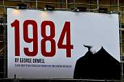 „1984” je Orwellova zfilmovaná verze budoucnosti, která sedí i po 71 letech „1984” je Orwellova zfilmovaná verze budoucnosti, která sedí i po 71 letech