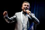"Hlavně to nesmí být nuda!" požadoval Karel Gott. Celovečerní film o fenomenálním zpěvákovi uvedou kina letos v říjnu "Hlavně to nesmí být nuda!" požadoval Karel Gott. Celovečerní film o fenomenálním zpěvákovi uvedou kina letos v říjnu