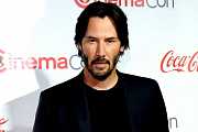 Keanu Reeves: Brousil brusle, dělal manažera v obchodě s těstovinami a snil o velké roli Keanu Reeves: Brousil brusle, dělal manažera v obchodě s těstovinami a snil o velké roli