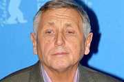 Zemřel filmový vypravěč Hrabala. Oscarový režisér Jiří Menzel se dožil 82 let Zemřel filmový vypravěč Hrabala. Oscarový režisér Jiří Menzel se dožil 82 let