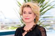 Catherine Deneuve: Šarmantní Francouzska zářila v provokativních rolích a měla slabost pro mladší partnery Catherine Deneuve: Šarmantní Francouzska zářila v provokativních rolích a měla slabost pro mladší partnery