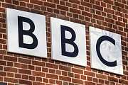 Seriálové lahůdky z tvorby televizní stanice BBC, které milují lidé nejen v Británii Seriálové lahůdky z tvorby televizní stanice BBC, které milují lidé nejen v Británii