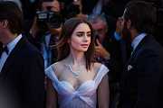 Emily v Paříži: Nový seriál Netflixu o mládí, módě a lásce pokračuje ve vyobrazení svobodomyslnosti žen dnešní doby Emily v Paříži: Nový seriál Netflixu o mládí, módě a lásce pokračuje ve vyobrazení svobodomyslnosti žen dnešní doby