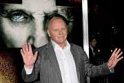 Anthony Hopkins perlí na sociálních sítích. A bude hrát Nicolase Wintona Anthony Hopkins perlí na sociálních sítích. A bude hrát Nicolase Wintona