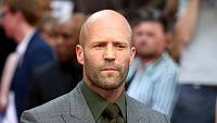Jason Statham je zpátky v akci. Novinka V úkrytu slibuje drsný thriller plný napětí