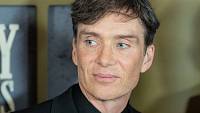 Cillian Murphy oslavil padesátiny. Nejspíš „ve vězení“, v horkém Řecku a po boku Jamese Bonda