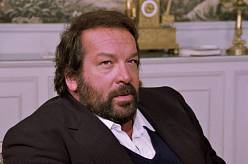 Zítra v TV: Legendární neapolský komisař Rizzo aneb Zábava, písek a pořádná porce pěstí po italsku