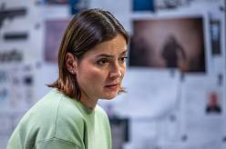 Ulice: Policistka uvažuje o pěstounské péči. Manželovi dělá z bytu dětský domov