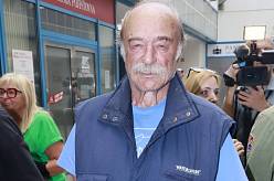 Kraťasy v mrazu, úsměv v nouzi. Tenhle herec nikdy nepřestal bojovat