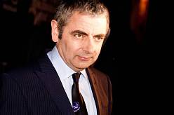 Vánoční pecka s Rowanem Atkinsonem: Proboha, co bude s tím dítětem dělat