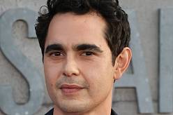 Max Minghella v Příběhu služebnice umřel. Nyní je zpátky v novém seriálu