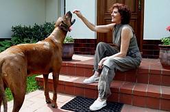 Když v Polabí začíná úvodní melodie, netušíte, že Marie Rottrová žije takhle stylově