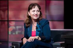 Z dívky s něžným úsměvem se stala žena s příběhem