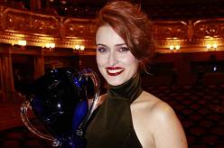 Anička hrnčířka z Tajemství staré bambitky má tajemného přítele. Pracuje také u filmu