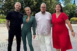 Výměna manželek se změnila, zřejmě pod tíhou kritiky. Péče o děti a domácnost zmizela. Ti bohatí předvedli, jak se umí zviditelnit