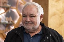 Dnes slaví 62. narozeniny naprostá legenda Ulice. Diváci si stěžují, že z něj Nova dělá hlupáka