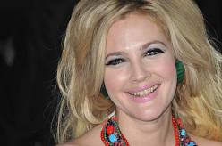 V devíti cigarety, ve dvanácti kokain. Tato herečka měla štěstí a dětství v Hollywoodu přežila, dodnes se léčí