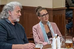 Zítra v Ulici: Ve středu se Soňa Čechová promění ve žluťoučkou kouli. Předvede bláznivé kreace