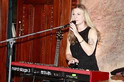 Toto je slavná dcera Lenky Filipové. Je jí 32 a vypadá jako matčina kopie v nejlepších letech