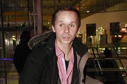 Kam se vypařil Péťa Bajza z Bylo nás pět? Sám nehraje, ale na spolupráci s Jamesem Bondem kývnul