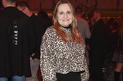 V osmdesátkách se proslavila jako dětská hvězda Troškova filmu. Zničilo jí ale manželství se slavným hercem