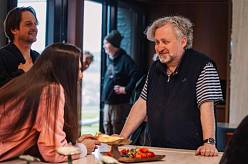 Na Tělo: Jan Hřebejk chystá nový seriál. Chytrá, sebeironická satira o krizi středního věku poběží na ČT už v dubnu