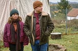 Filmová premiéra - Tanec s medvědem: Kryštof Hádek předvádí životní formu. Nový český film šokuje syrovostí a náročností