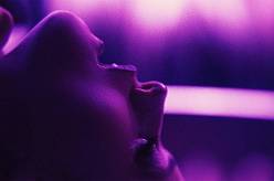 Tak tohle je totální úlet: Nový erotický sci-fi horor Šahej na mě láká na slizká chapadla a bizarní tajemství