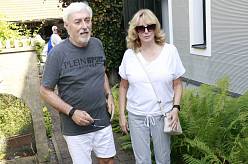 Luxus za miliony nestačil. Rosák opustil svou obrovskou vilu a přestěhoval se na  dal přednost vnoučatům