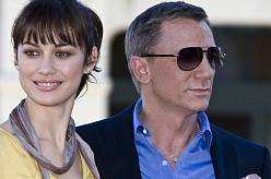 Quantum of Solace: Úterní večer si vyhraďte akci, eleganci a službě královně