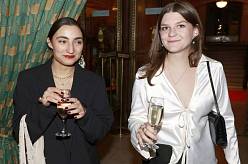 Z dcery  Petra Čtvrtníčka vyrostla kráska. Hraje ve filmech jak zběsilá a má exotické jméno. Víte, o koho se jedná?