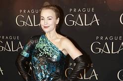 Vlastina Svátková je herečka, spisovatelka i malířka, která vystavuje v zahraničí