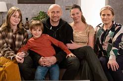 Ulice, chce to novou znělku, brblají diváci. Počkejte si, říkají druzí