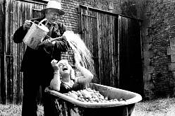 Zabitá neděle: Film, na který se nesmělo 20 let dívat, byl příliš odvážný a skončil v trezoru