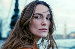 Manžel míří do Downing Street, ona dál pracuje jako špionka. Tajemný thriller s Keirou Knightley se vrací