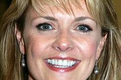 Jak dnes vypadá představitelka Samanthy Carterové? Amanda Tapping pracuje na novém seriálu a míří do Česka
