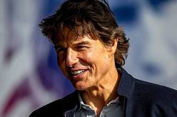 Pobavila se celá síť: Tom Cruise chtěl zachránit ženu v nouzi, ta jen koukala do mobilu