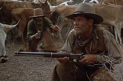 Zapomeňte na romantiku Divokého západu. Na obrazovky míří syrový western, který odstartoval kariéru hollywoodského giganta