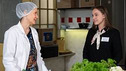 V pondělní Ulici Jirka zahájí pátrání po skutečném otci a Žofka na rovinu poprosí Ivu o přespání V pondělní Ulici Jirka zahájí pátrání po skutečném otci a Žofka na rovinu poprosí Ivu o přespání