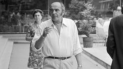 Celebrity pod lupou: Ve filmech puntičkář a strážce morálky, v soukromém životě pověstný Casanova. Josef Bláha to s ženami uměl Celebrity pod lupou: Ve filmech puntičkář a strážce morálky, v soukromém životě pověstný Casanova. Josef Bláha to s ženami uměl