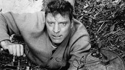 Vlak: Hvězdný Burt Lancaster jako statečný železničář, který bojuje proti Němcům Vlak: Hvězdný Burt Lancaster jako statečný železničář, který bojuje proti Němcům