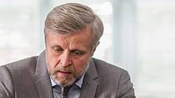 Ulice: Luděk by mohl chtít dítě do vlastní péče. Přece ho nenechá prolhané gamblerce Ulice: Luděk by mohl chtít dítě do vlastní péče. Přece ho nenechá prolhané gamblerce