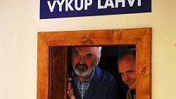 Malé i větší chyby ve filmu Vratné láhve. Našli jsme je Malé i větší chyby ve filmu Vratné láhve. Našli jsme je