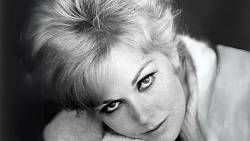Herečka s českými kořeny Kim Novak šokovala plánem na svatbu s tímto bavičem Herečka s českými kořeny Kim Novak šokovala plánem na svatbu s tímto bavičem