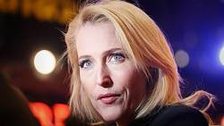 V 56 letech se stala ambasadorkou známé kosmetické značky. Hvězda seriálu Akta X Gillian Anderson se dnes už stárnutí nebrání V 56 letech se stala ambasadorkou známé kosmetické značky. Hvězda seriálu Akta X Gillian Anderson se dnes už stárnutí nebrání