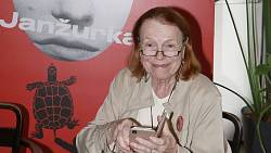 Iva Janžurová byla hvězdou socializmu a její role dodnes zůstávají legendární