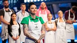 Parta podivínů co neumí udělat těsto a nalepenými řasami koření omáčky? Zvedněte si sebevědomí s Hell’s Kitchen