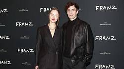 Čestmír Strakatý ve Zrádcích neuspěl, ale ve skutečném životě zažívá úspěchů spoustu Čestmír Strakatý ve Zrádcích neuspěl, ale ve skutečném životě zažívá úspěchů spoustu